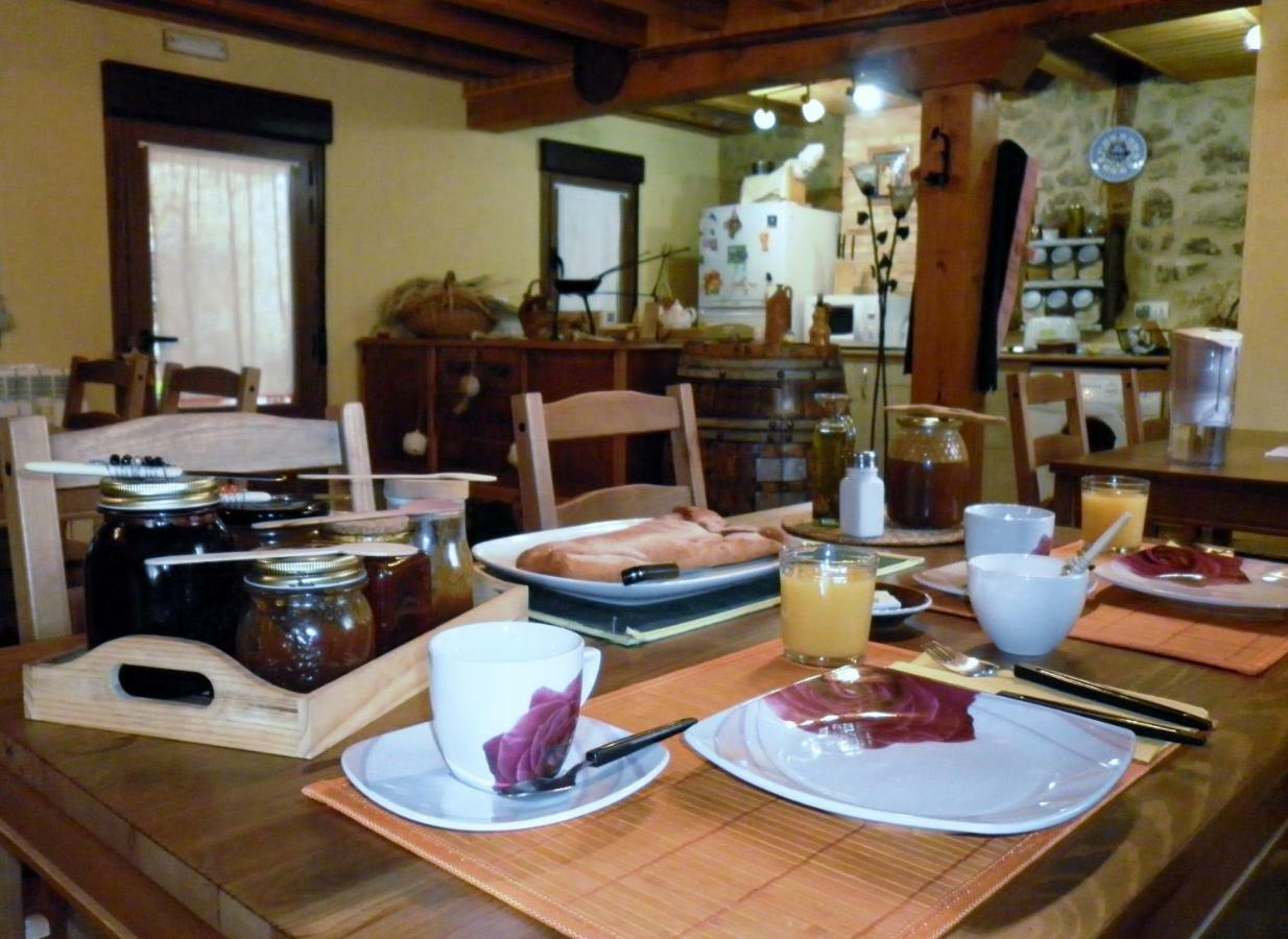 Casa Rural Calle Real Bed & Breakfast Torremocha de Ayllon Bagian luar foto