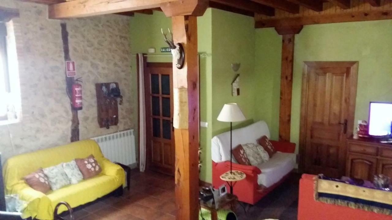 Casa Rural Calle Real Bed & Breakfast Torremocha de Ayllon Bagian luar foto