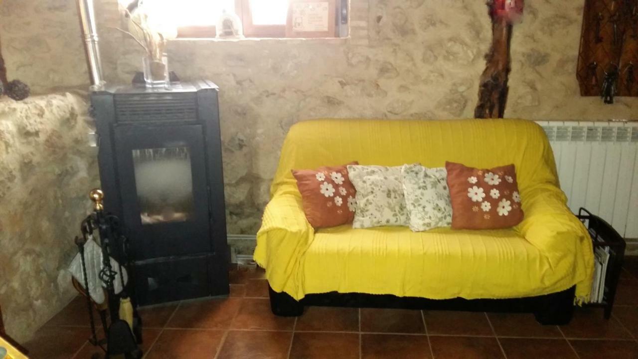 Casa Rural Calle Real Bed & Breakfast Torremocha de Ayllon Bagian luar foto