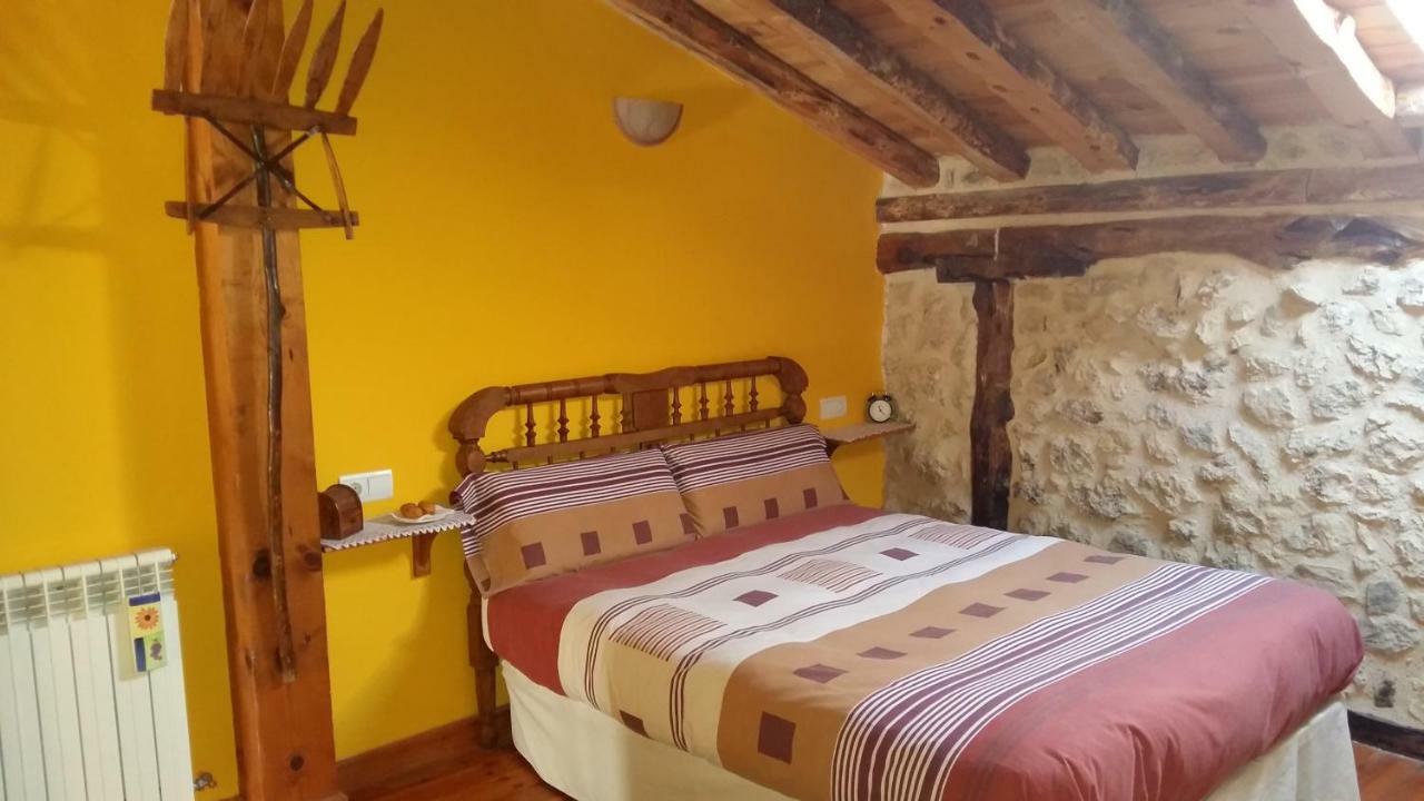 Casa Rural Calle Real Bed & Breakfast Torremocha de Ayllon Bagian luar foto