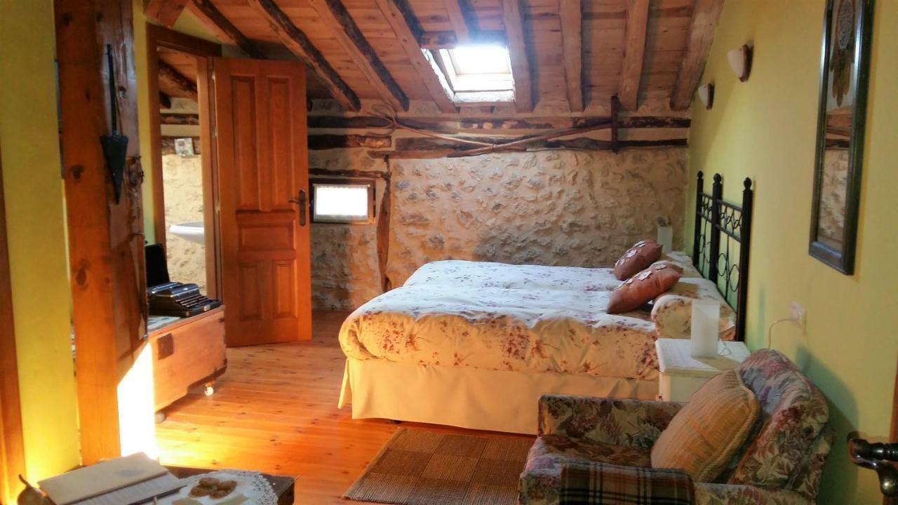 Casa Rural Calle Real Bed & Breakfast Torremocha de Ayllon Bagian luar foto
